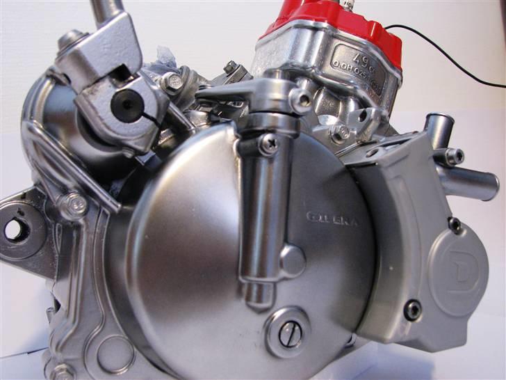 Derbi Senda Ultimate ! - Lige blevet færdig med at male motoren fattigmandskrom. billede 15