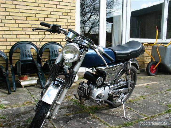 Yamaha DX - Ja så kom der endnu en til samlingen d. 4.2-09. Den er ved at blive klargjort til Lasse.. min ven fra det jyske. billede 4