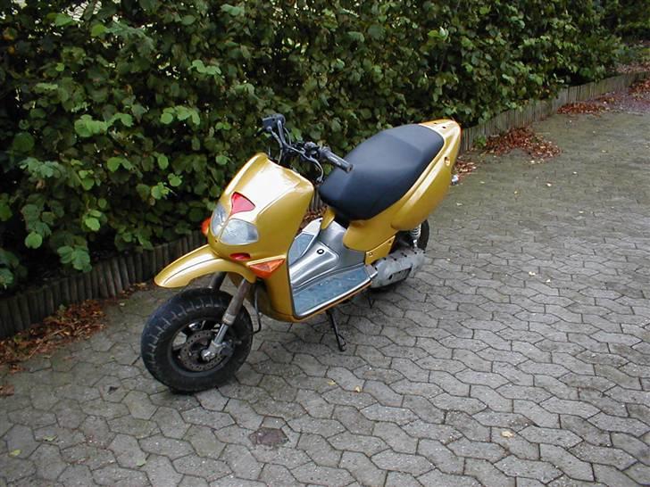 Aprilia rally er mega intra i jog - er mega intra i at bytte med en jog billede 1