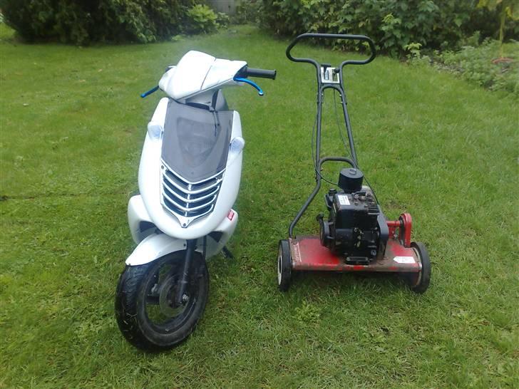 Aprilia sonic gp  solgt - sammen med plæneklipperen billede 7