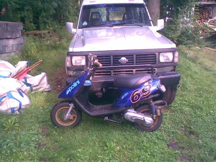 Yamaha jog - her er min nissan i baggrunden billede 3