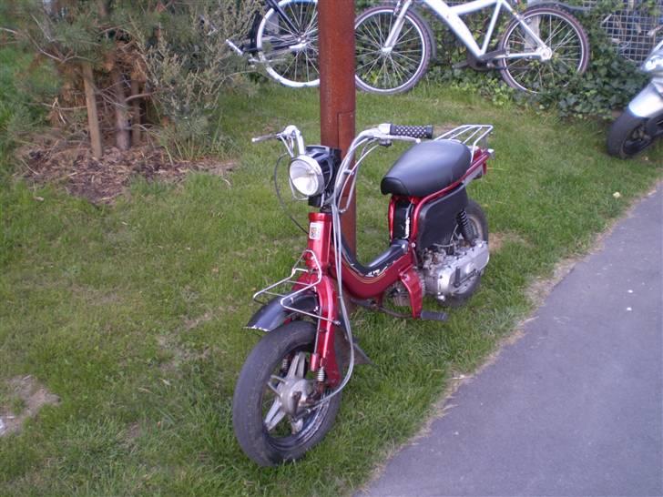 Suzuki FZ50 Rød/sort byttet billede 1