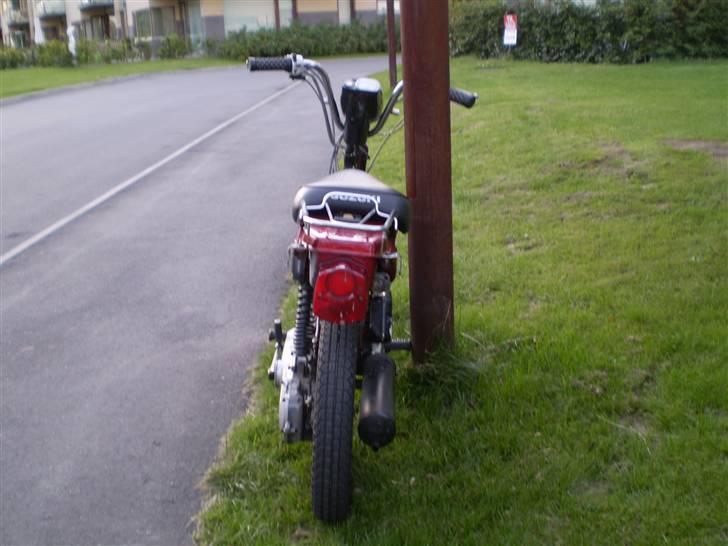 Suzuki FZ50 Rød/sort byttet billede 3