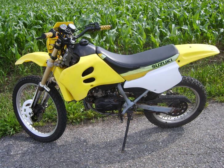 Suzuki Rmx  //SOLGT// - Det er det eneste billede fra den da der kom sideskjolde på billede 12