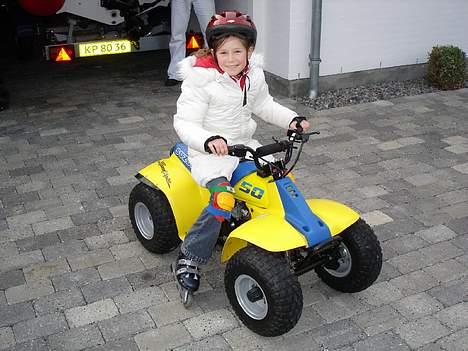 Suzuki LT 50 Solgt - Her ses min søster på den..... billede 1