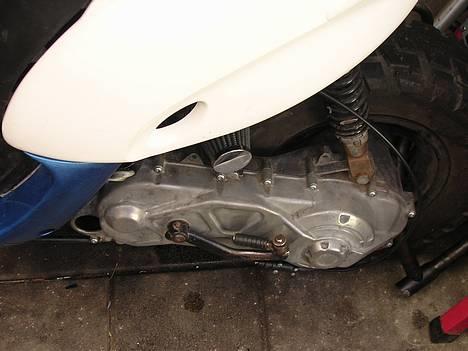 Gilera stalker  - Rusten på støddæmperen bliver fjernet billede 5