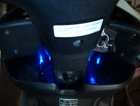 Honda SFX - Blå dioder i hanske rummet!! billede 6