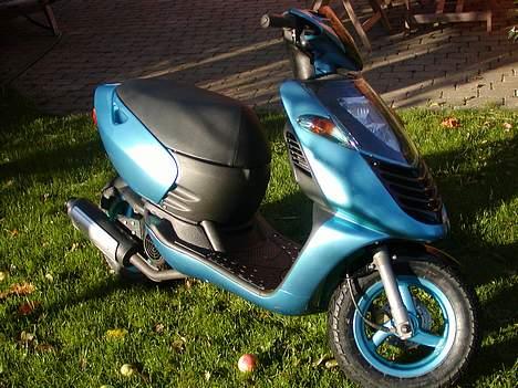 Aprilia Sonic  [Dele Tilsalg] - Sådan så den ud før den blev smadret.. nu ligger den i stumper. Skriv hvid su mangler noget til sonic fra overstående liste.. billede 1