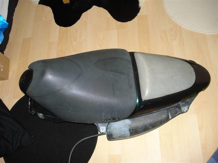 Aprilia SR50 solgt til min bror - sæde boks billede 9