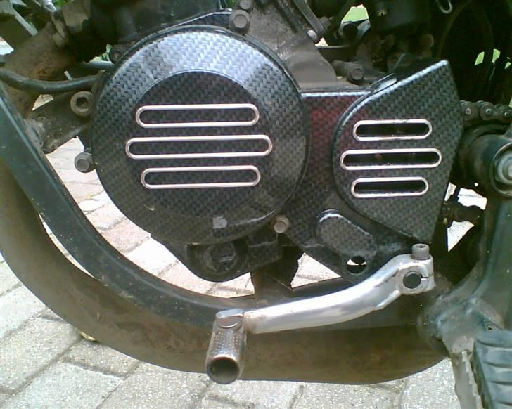Derbi senda sm x-treme=BYTTET - det nye skjold. har også oliepumpe dæksel i carbon billede 9