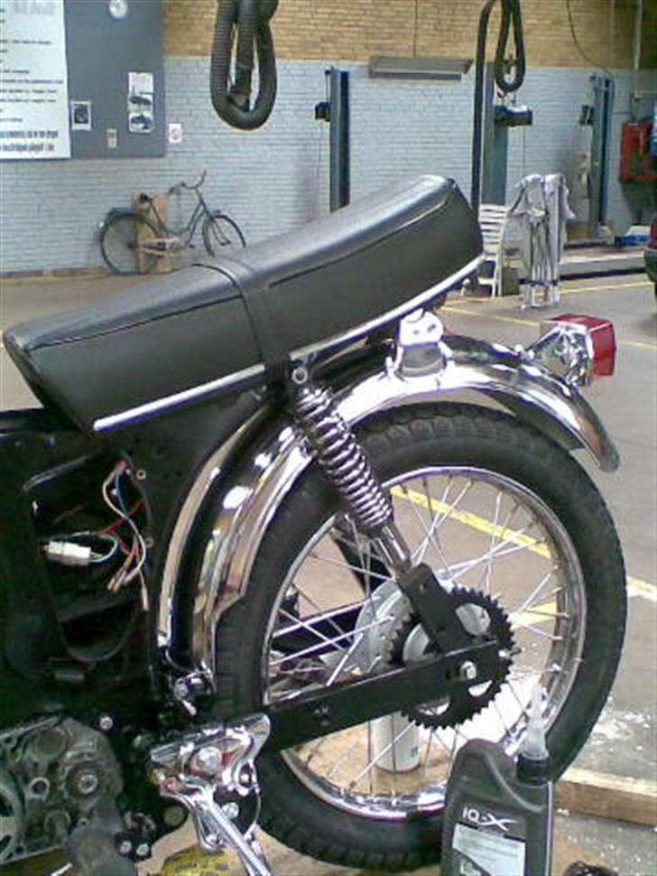 Yamaha DX 4 GEAR totalt renovere - byttede min anderøv med en gammel look sæde syntes det passer bedst til stilen billede 13