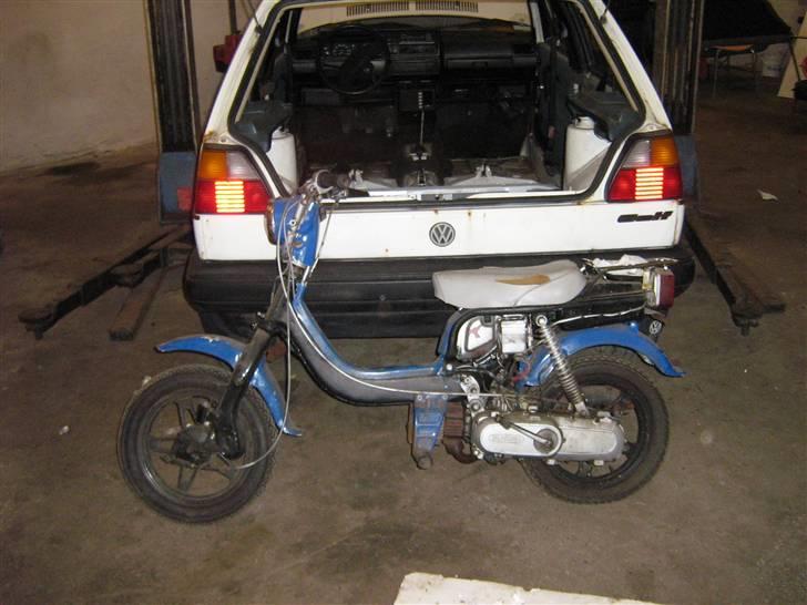 Suzuki Fz50/Hot50 - sådan så den ud da vi startede, taak for handlen klovnhøj, og transporten :D billede 16