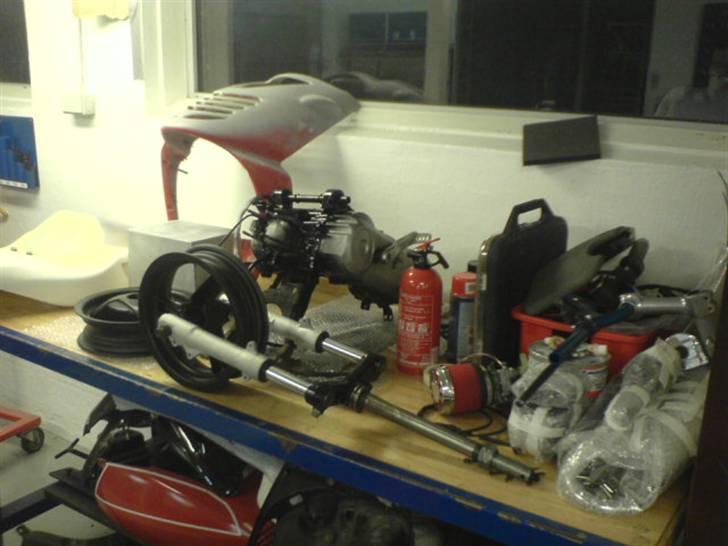 Aprilia Sonic SÐ LC til salg BYD - der ligger det meste så på mit arbejdbord fylder nu ik meget :) billede 20