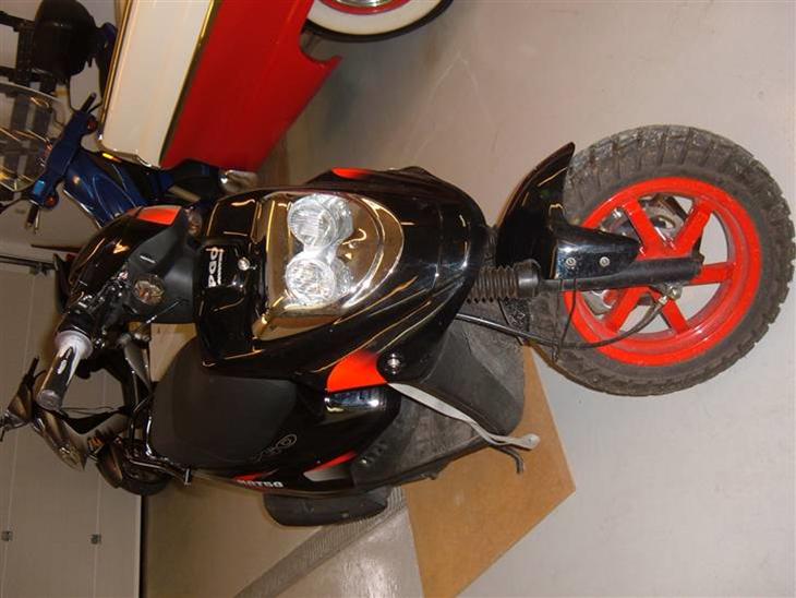 {{currentPhoto.altText}} billede {{currentPhoto.number}}