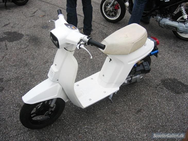 {{currentPhoto.altText}} billede {{currentPhoto.number}}