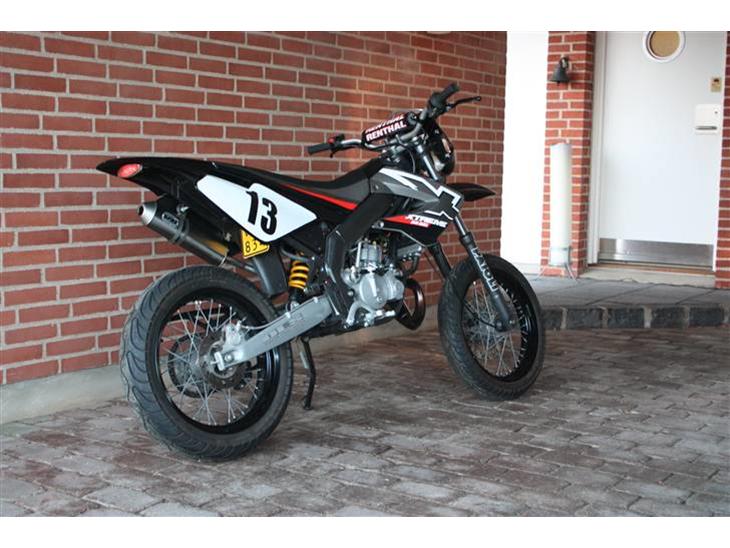 {{currentPhoto.altText}} billede {{currentPhoto.number}}