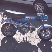 Honda dax st 50