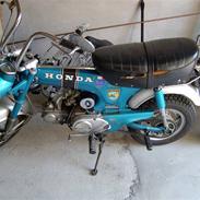 Honda dax st 50