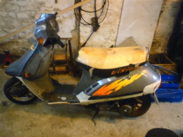 Honda vision total skadet billede 1