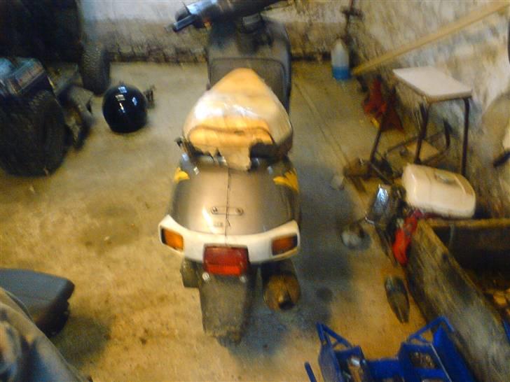 Honda vision total skadet billede 3