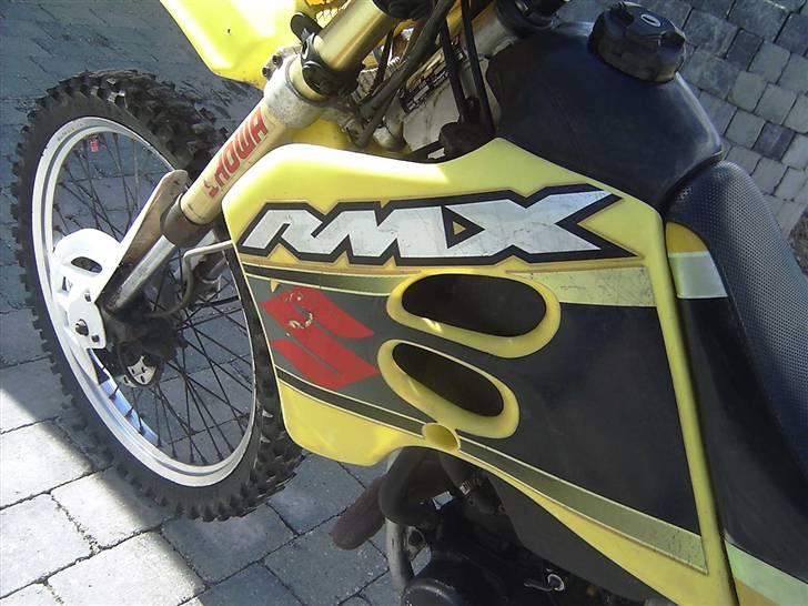 Suzuki RMX SOLGT Fåborg - lige så der ikke er noen der er i tvivl :P billede 9