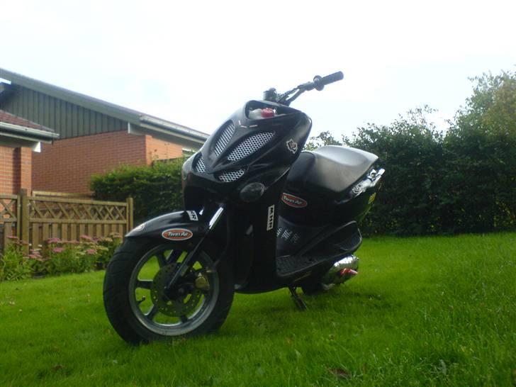 Yamaha Neos Lc  Black  SOLGT - Så har den sku fået lidt lak og div. stickers, skriv gerne hvad i synes om den.... billede 9