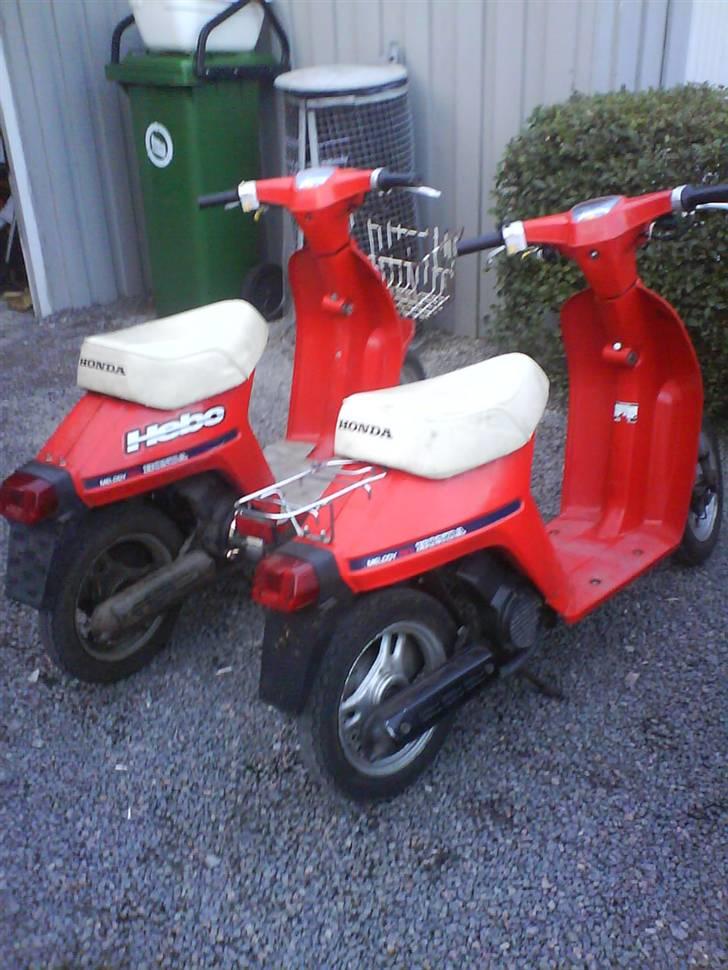 Honda Melody (SOLGT) - min Melo. sammen med min brors :] billede 9