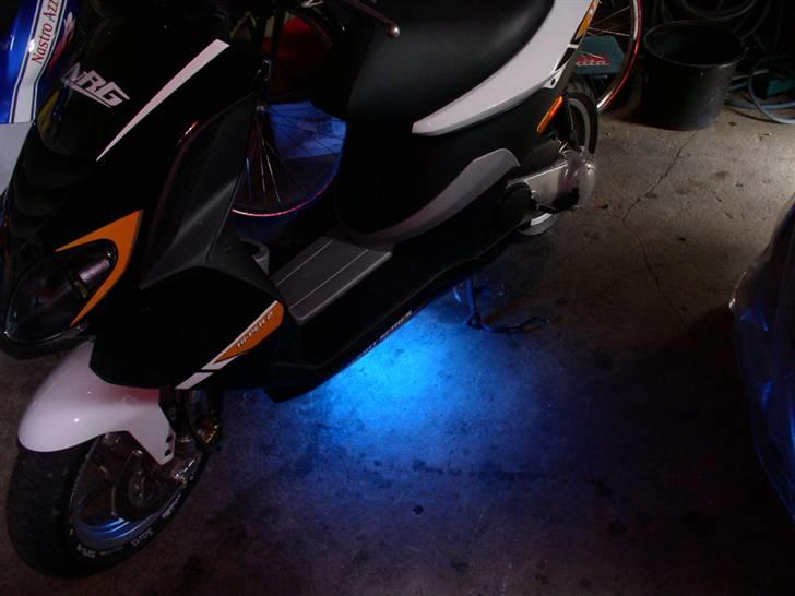 Piaggio NRG Power DT  - Det lyser godt billede 17