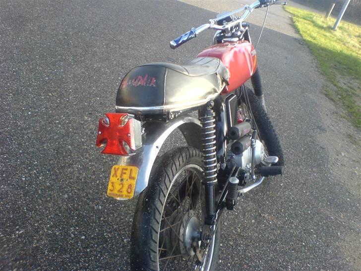 Honda SS50  - som den står idag d.8-december. nu med nr plade. (kun fordi jeg syntes det ser godt ud) billede 14