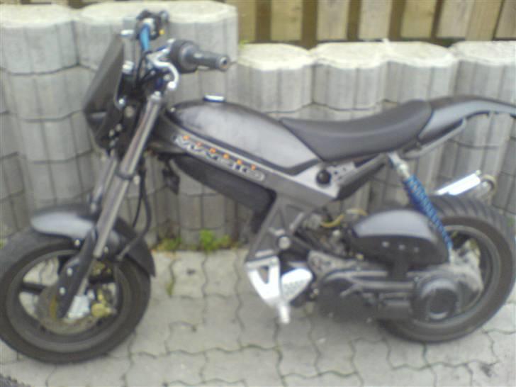 Suzuki Street Magic - Sådan ser den ud nu, lidt sløret "mobil kamera" billede 8