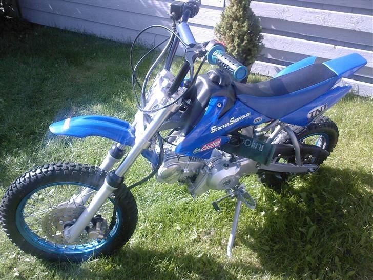 MiniBike pitbike 125ccm TIL SALG - helt ny billede.efter jeg fik stikers. billede 1
