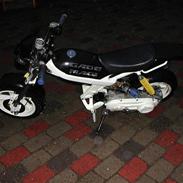 Suzuki vil af med street magic 