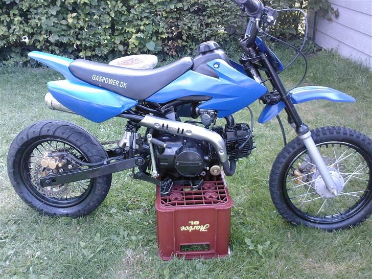MiniBike pitbike 125ccm TIL SALG - min gamle pitbike,124cmm,11,5 hk,men på et lille stel billede 10