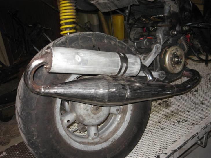 Aprilia Rally (projekt) - lige fået slebet den ned, så den er klar til at blive malet.. Så den ser noget bedre ud, end før .. billede 8