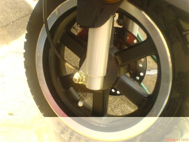 Keeway Focus DØD !!! - ><Standard fælg, den ser rimelig fed ud med den blanke fælg kant << billede 7