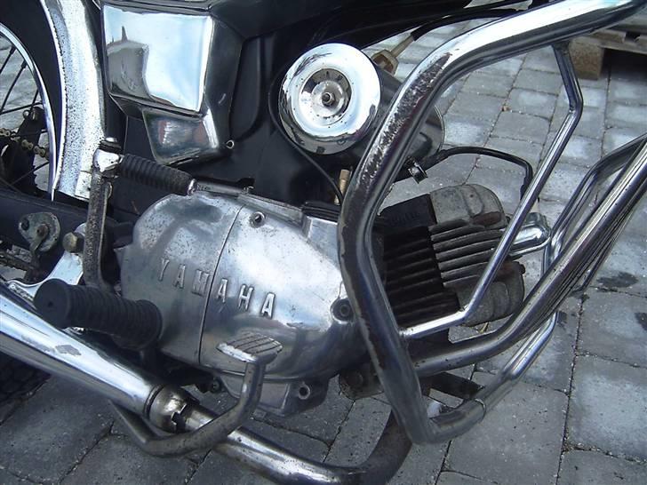 Yamaha fs1 DX SOLGT Langå - styrtbøjlen tog heldigvis faldet da tidligere ejer væltede :) motor bliver helt højglans igen :) billede 6