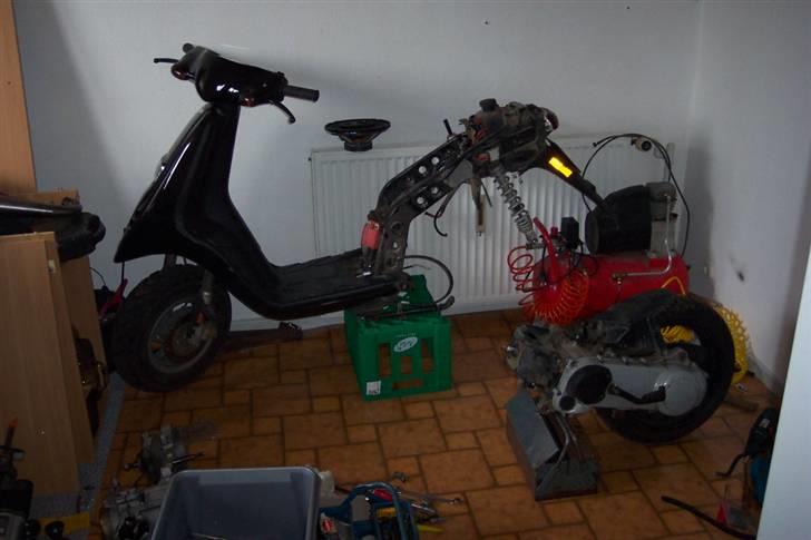 Piaggio Typhoon *SOLGT* - 9/9 2007  adskildt igen igen  for montering af  DD motoren + montere ny tap i gl motor  billede 15