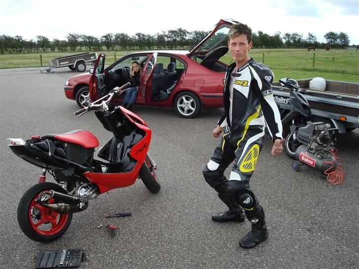 Yamaha Aerox Byttet - Sexy Kim ved Aerox billede 3