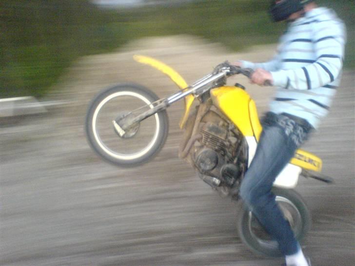 Suzuki Rmx solgt - sådan er det jo når man køre suzuki :D billede 2