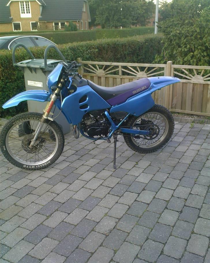 Suzuki RMX ( SOLGT ) billede 2