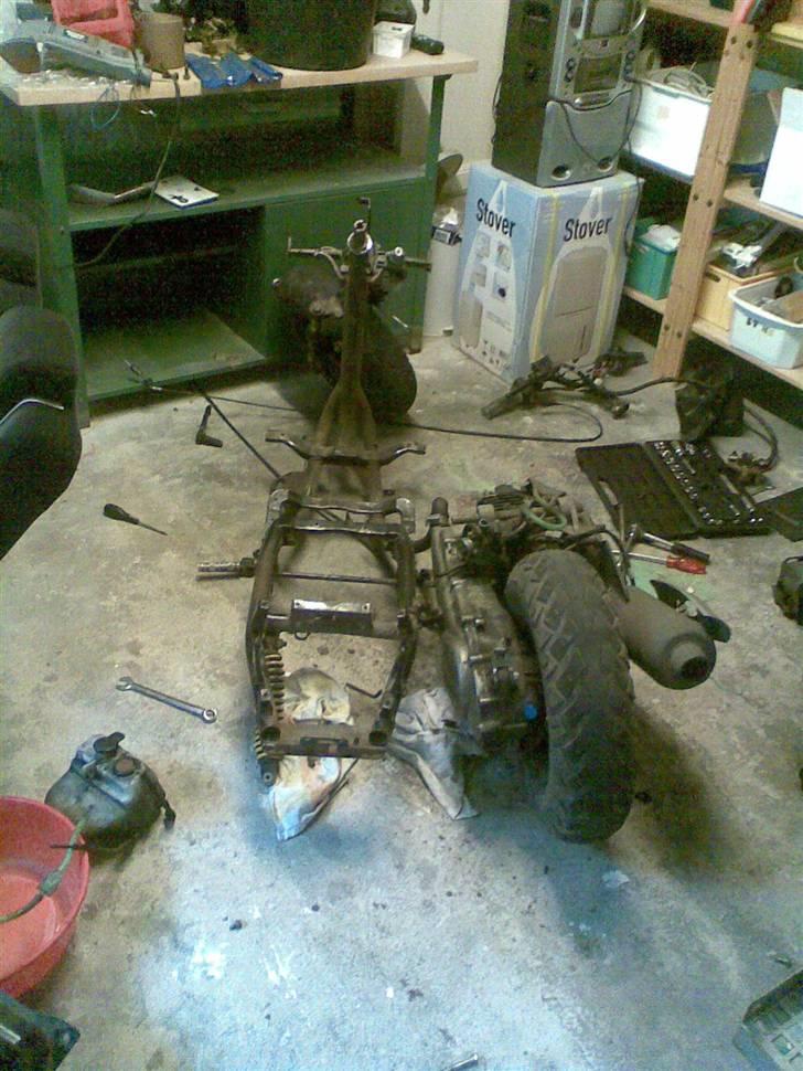 PGO Hot 50 - solgt - - Så fik den skilt af. billede 5