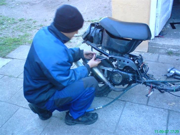 Yamaha jog as BYTTET - lidt hjælp skal der da også til :) billede 8