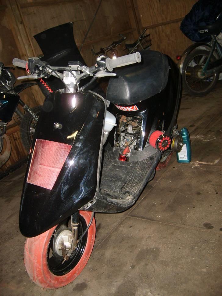 Yamaha Jog Evo2 Lc SOLGT - sidste nye ! mangler rødt sæde :P og måske røde håndtag. varioskjold er hos maler ! billede 10