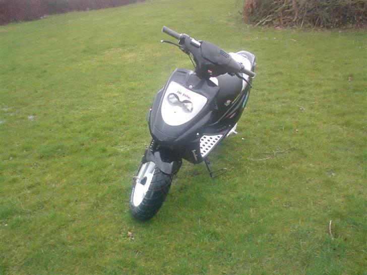 PGO Hot × 50 | Solgt - Venstre forende billede 4