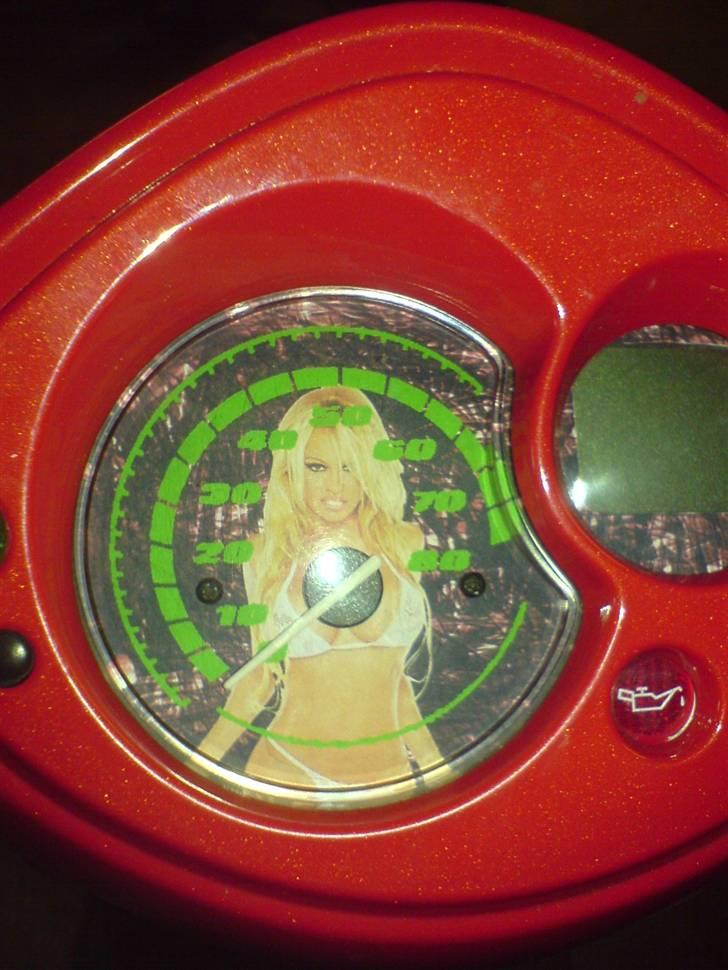 Yamaha JOG R $solgt$ - hehe hjemme lavet speedo og man kan os set efekten i lakken  billede 15