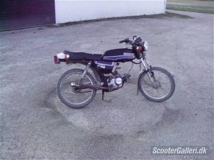 Suzuki  SOLGT 1000 kr  :D billede 1