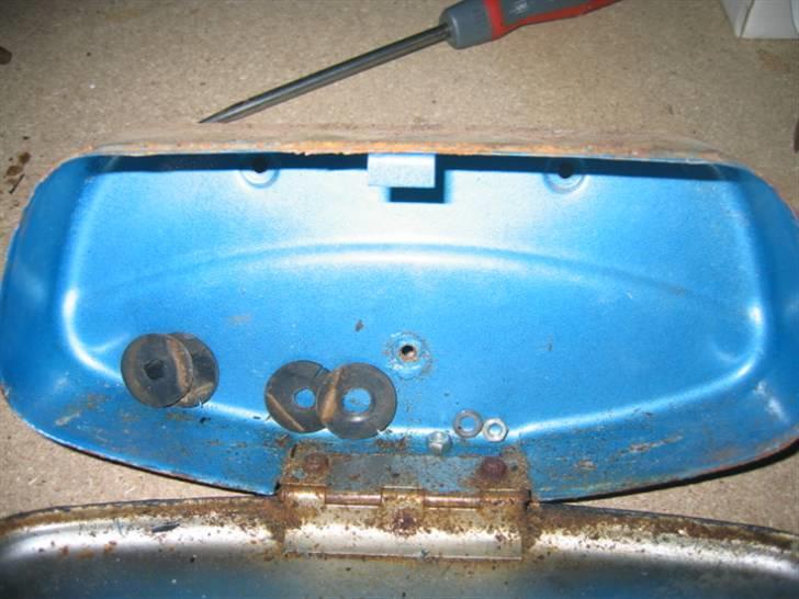 Tomos Cross S solgt - den originale farve. er samme farve bag madkasserne på stellet.  billede 8