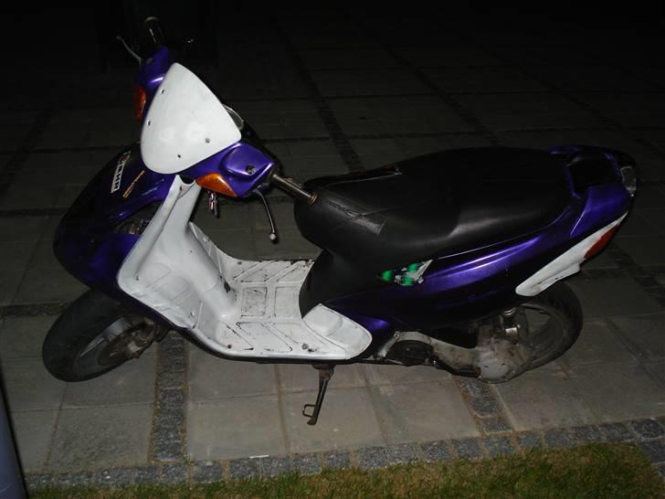 Piaggio NRG mc3 [the black rider] - gammelt billed med lilla skjolde  billede 6