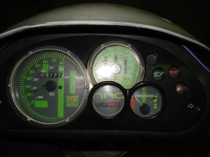 Piaggio NRG mc3 [the black rider] - gammelt billed med lilla skjolde  billede 7