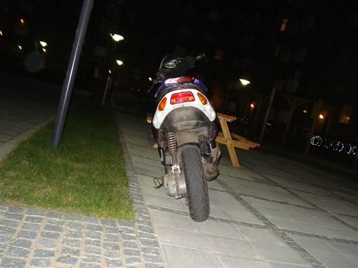Piaggio NRG mc3 [the black rider] - gammelt billed med lilla skjolde  billede 9